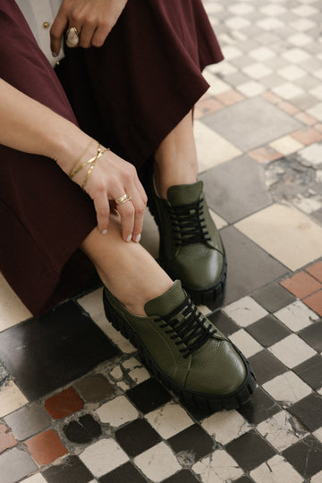 SKÓRZANE TRAMPKI OLIVE